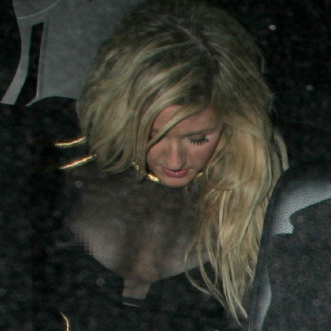 Ellie Goulding Suffers a Nip Slip - E! Online - CA